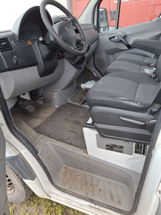 Mercedes Benz Sprinter.