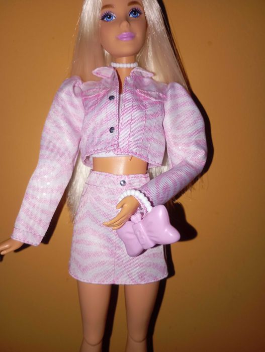 Кукла Barbie deluxe style.