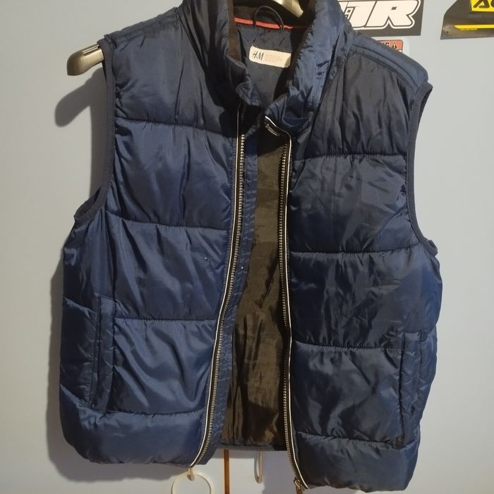 Предлагам ватирани якета,суичър и елек.Различни размери.По 5 евро