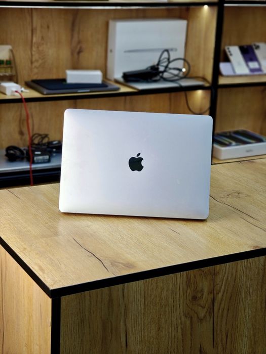 MacBook Air 13 M1 Чип 8/256гб 89% Акб