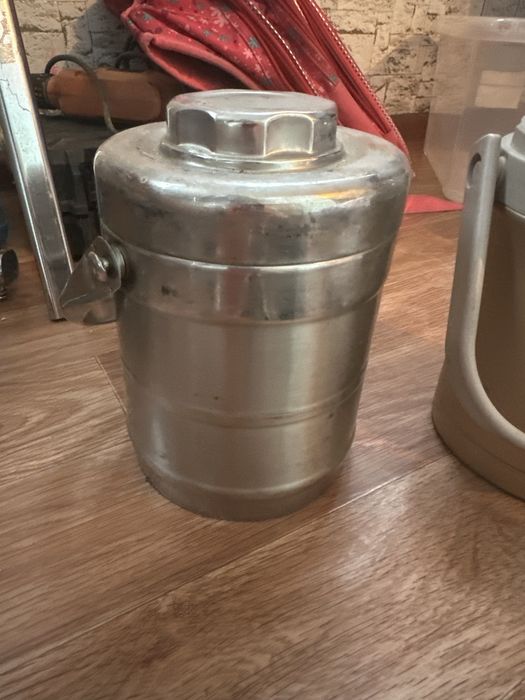 Продается термос для пищи.