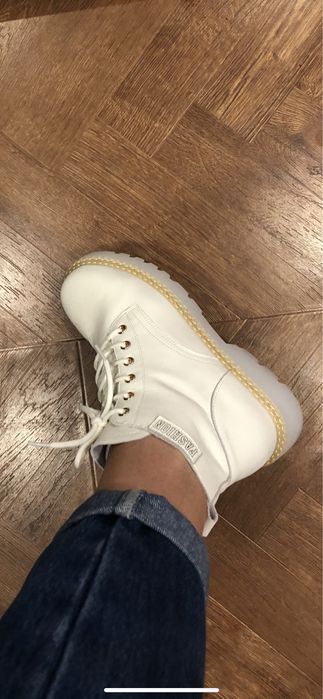 Ботинки белые