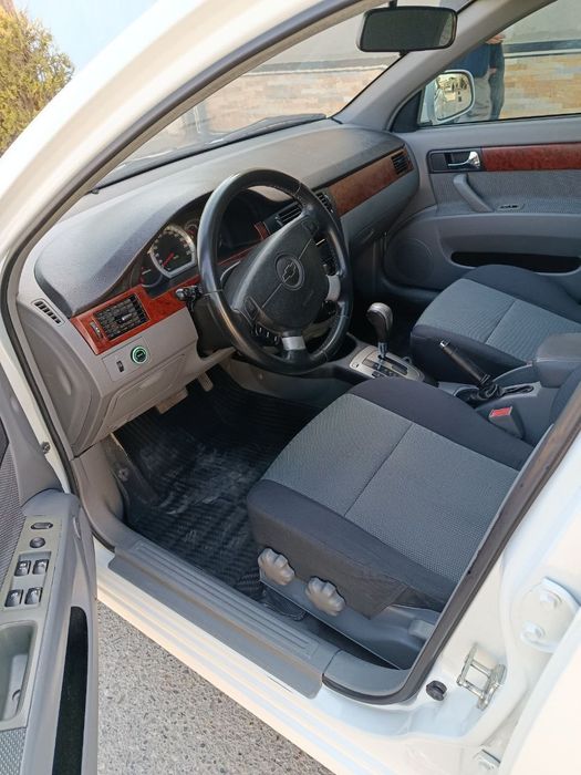 Jentra 3-pozitsa oq rangda aftamat