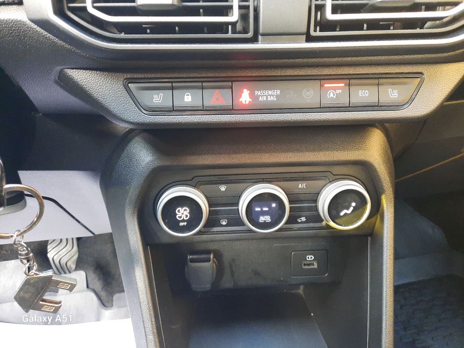 Vând Logan, 2024, Climatronic,  încălzire în scaune