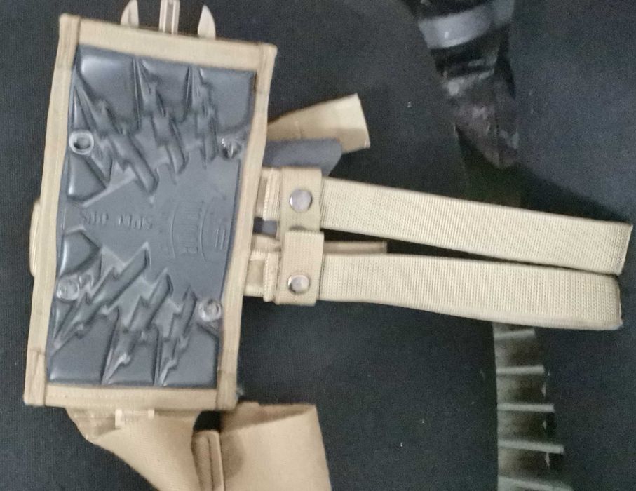 Vând holster, partea dreapta