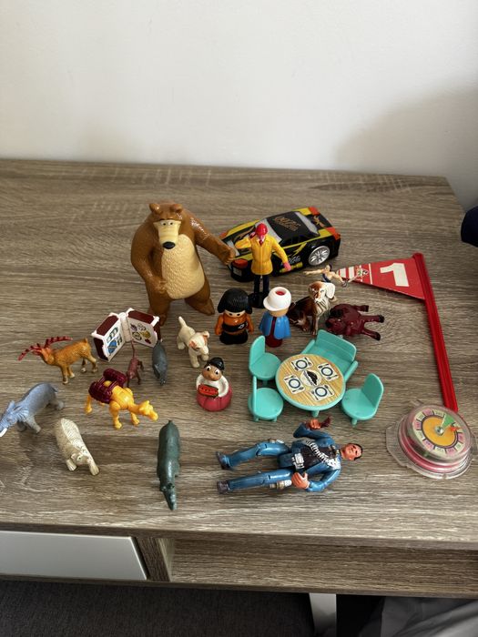 Лот от различни играчки