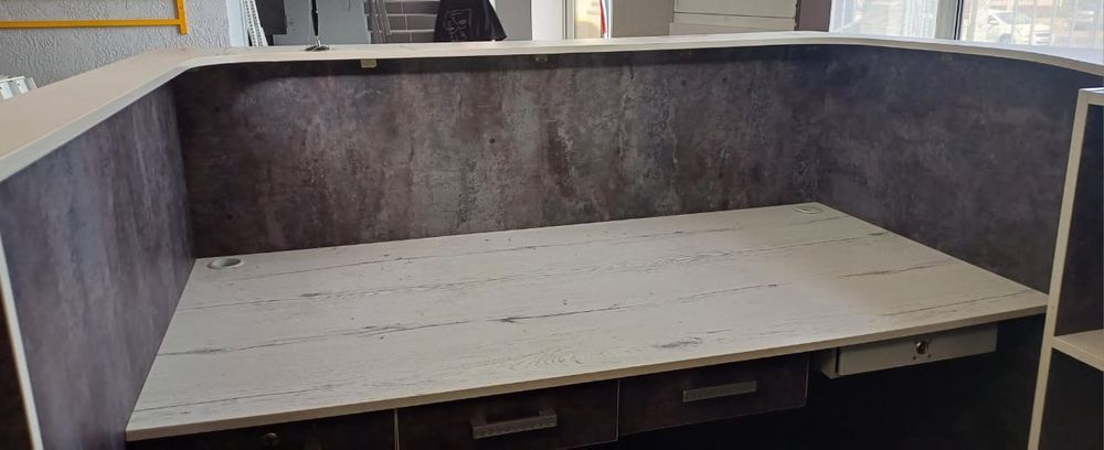 Продам комплект офисных столов