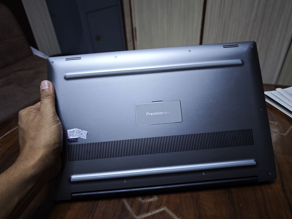 Dell Precision 5540 16gb ga 512gb SSD Touch 15.6m2 Core i7-9850H 2.4 G