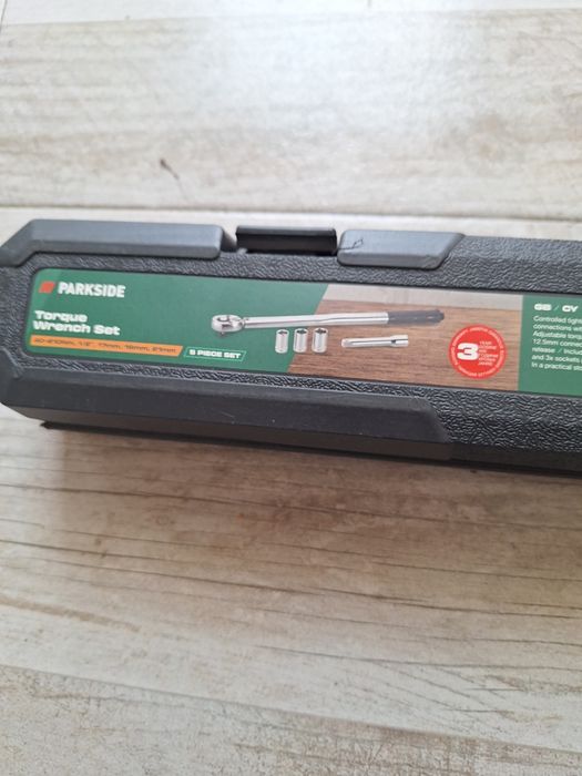 Динамометричен ключ с удьжител.