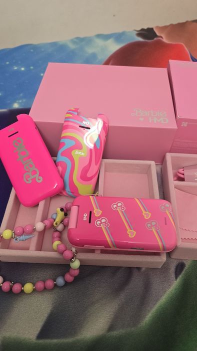 Telefon Barbie cu accesorii-aproape nou