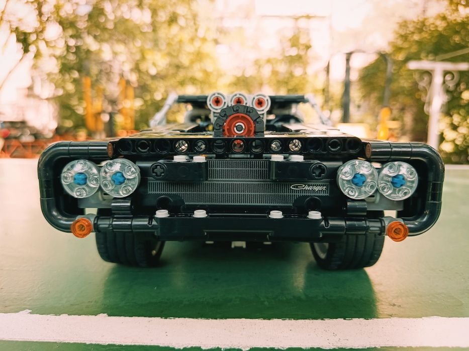 Lego Technic Dodge Charger 42111