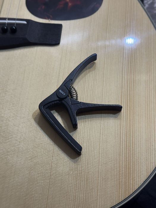 Yamaha F370 в идеале + чехол, каподастр, медиаторы