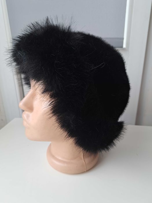 Нова пухкава дамска шапка