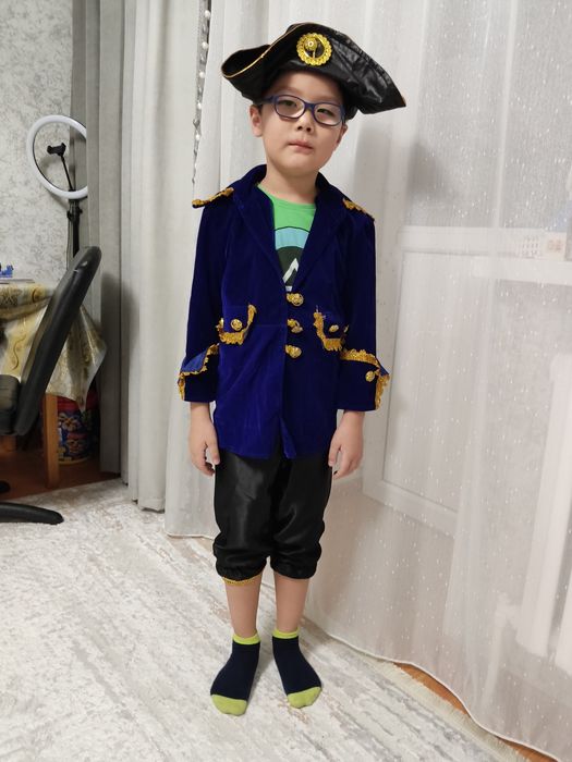 Продам новогодние костюмы