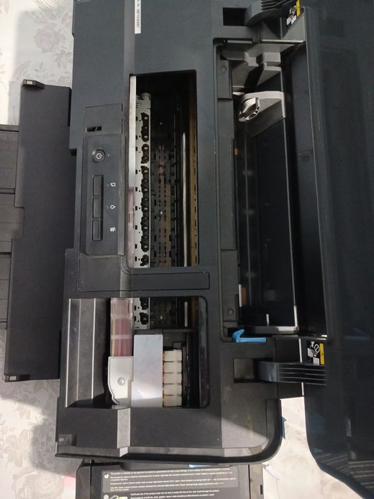 Printer.  L1300 sotiladi