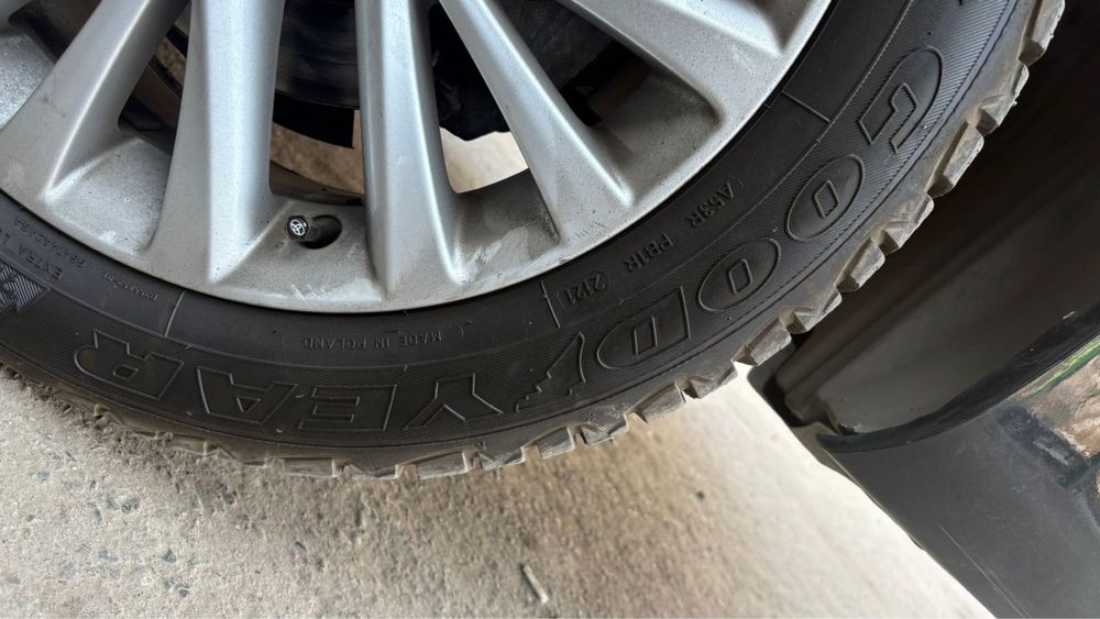 Продам покрышки 215/55 r17