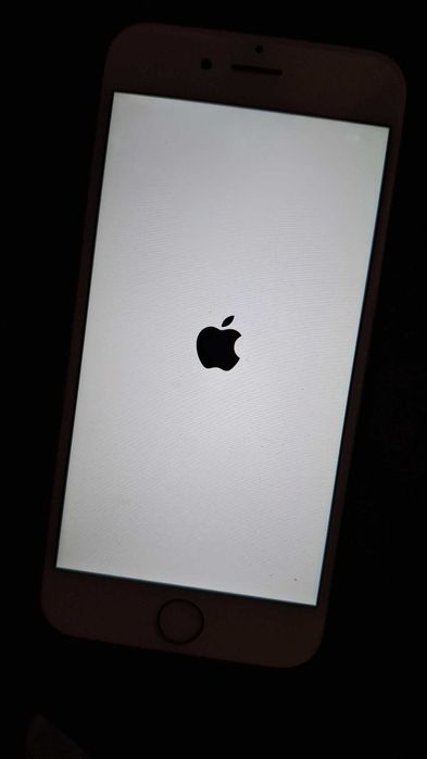 Продавам iPhone 6s.