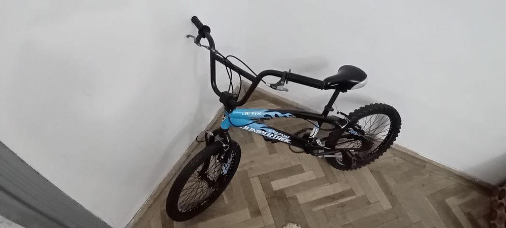Vând bicicleta bmx jumpertrek