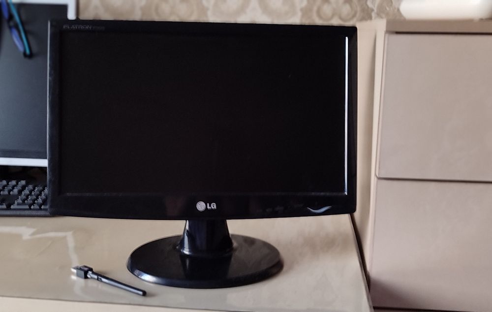 Продам монитор б/у