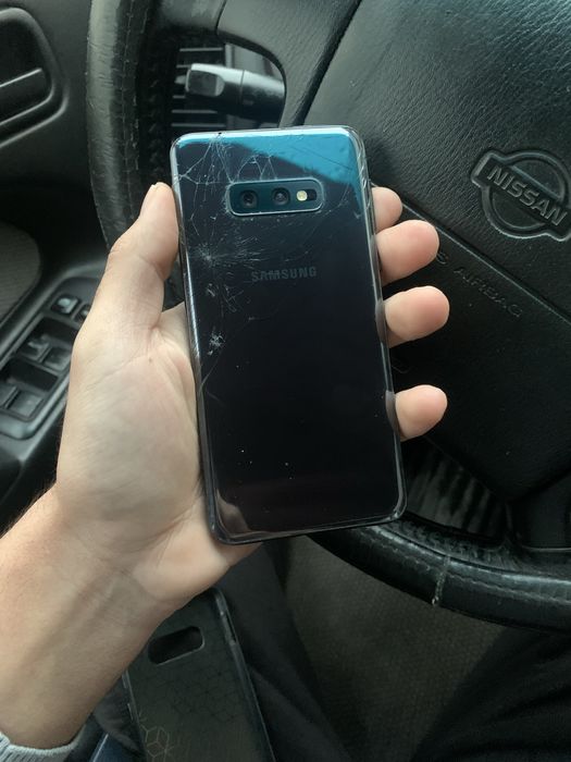 Samsung S10e  в идеальном состояний