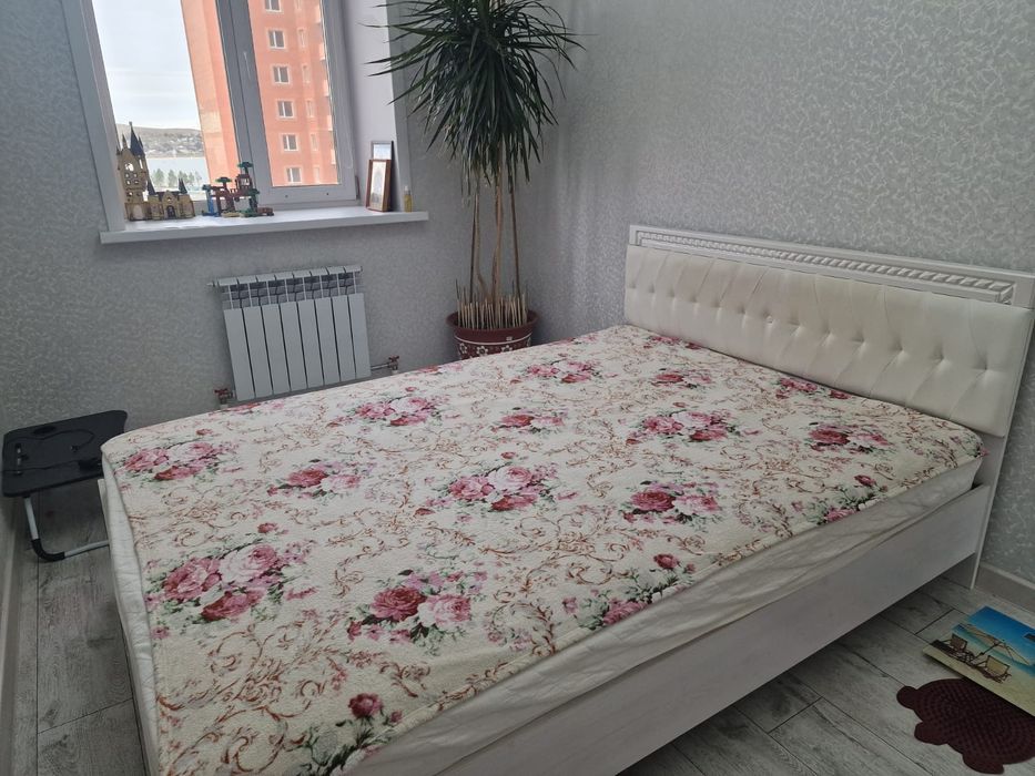 Продам кровать с матрасом