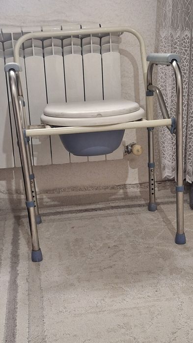 Санитарный стул туалет