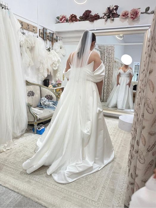 Vand rochie de mireaza oksana mukha.