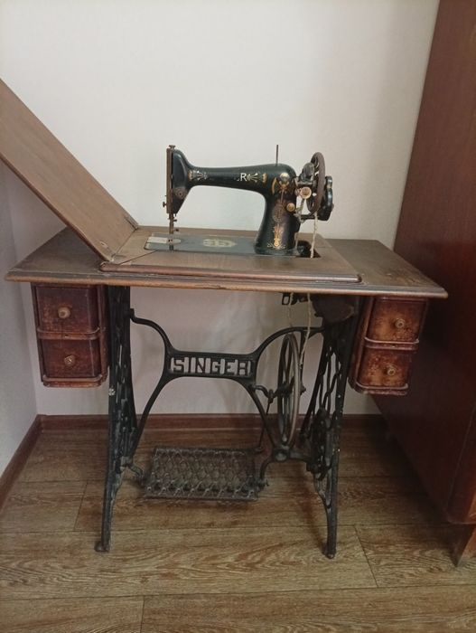 Продаю швейную машину Зингер.