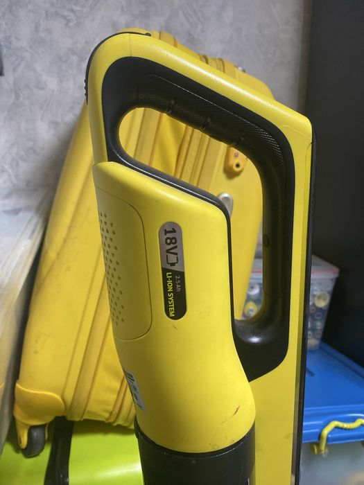 Вертикальный ручной пылесос Karcher