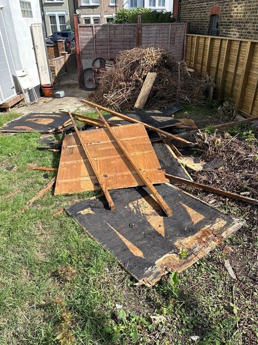 Daca aveti nevoie Efectuez debarasări  din case grădini ,etc