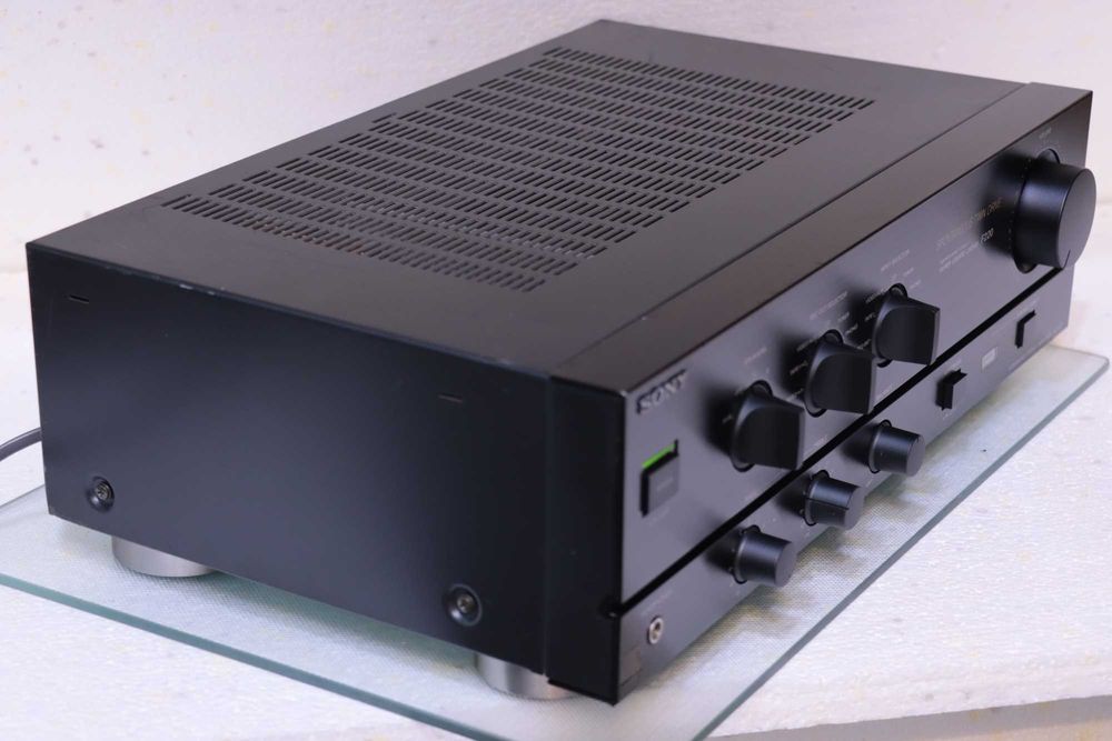 Amplificator Integrat Sony TA-F220 - Made in Japan,2x80W.