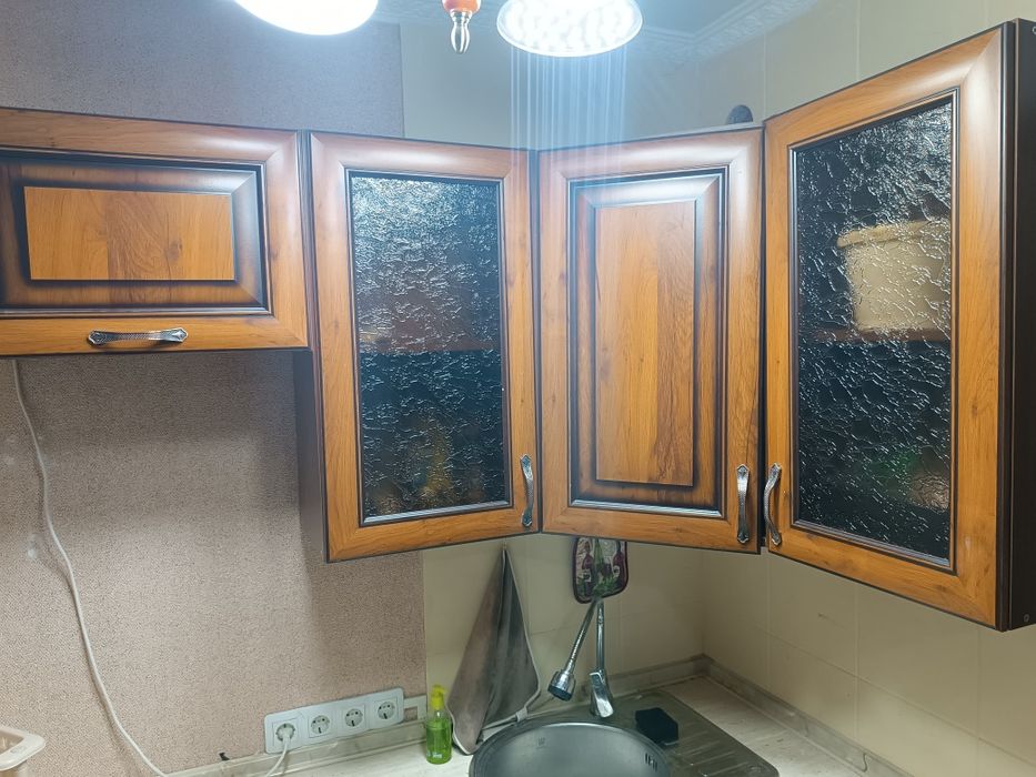 Продам кухонный гарнитур дерево