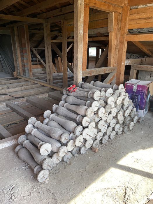 Stâlpi decorativi pentru balcon