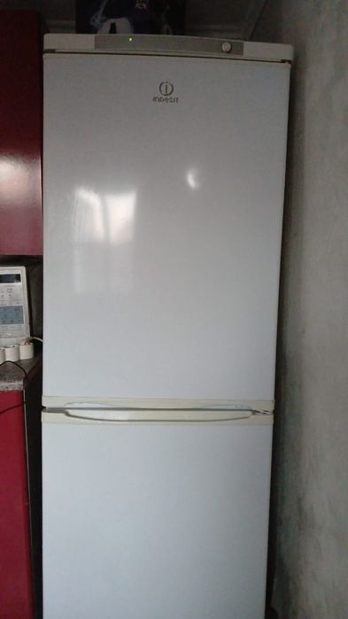 Продаеться холодильник