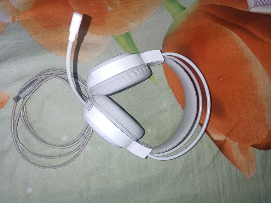 Продам наушники hp