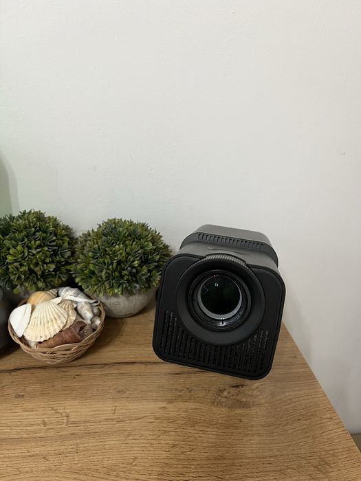 Более мощный проектор HY320 для дома в идеальном состоянии