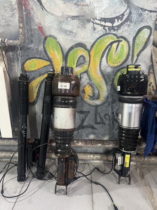 Продам пневмостойки на w211