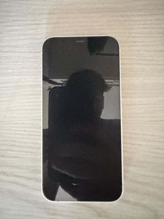 Vand iphone 12 /64 GB ram