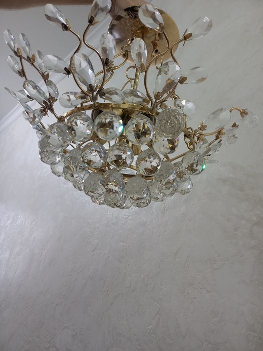 Люстра в хорошем состоянии