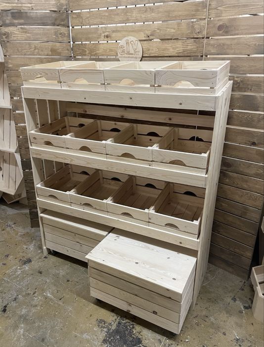 Универсален дървен стелаж с 14 касетки/ щайги за плод и зеленчук