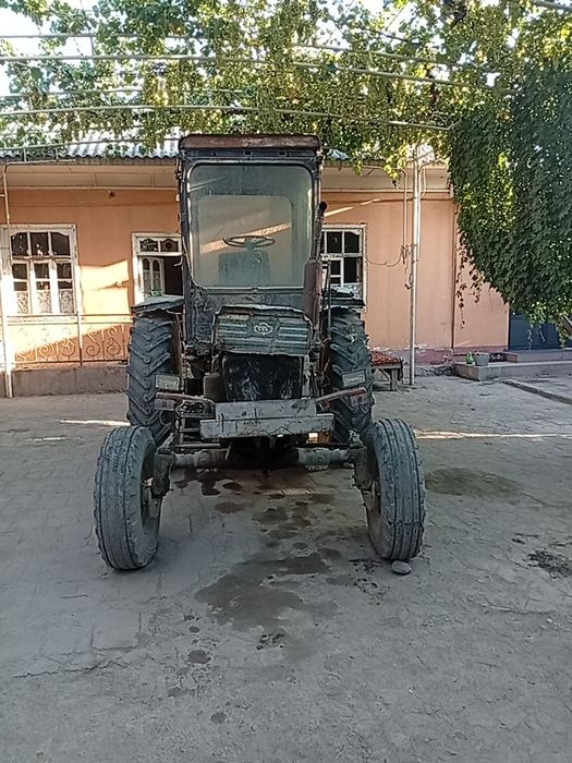 Traktor T28 sotiladi