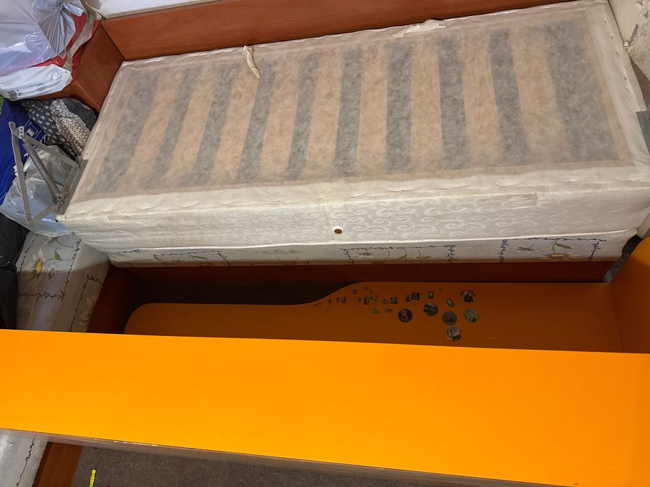 Единично легло с матрак