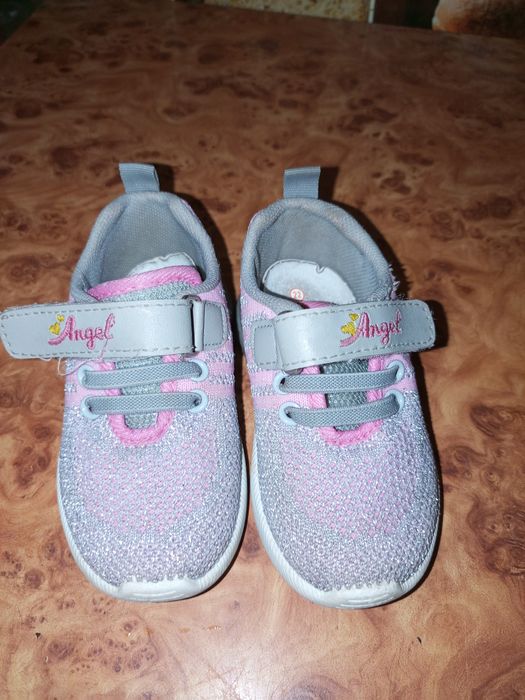 Кроссовки на девочку