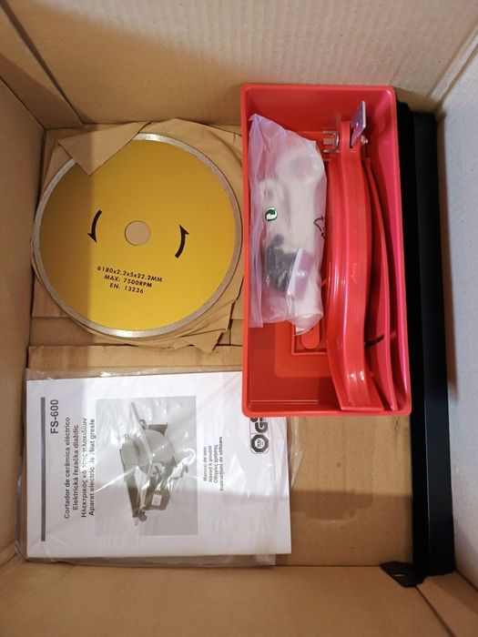 Aparat electric de tăiat gresie/faianță  600W, 180 mm, nefolosit