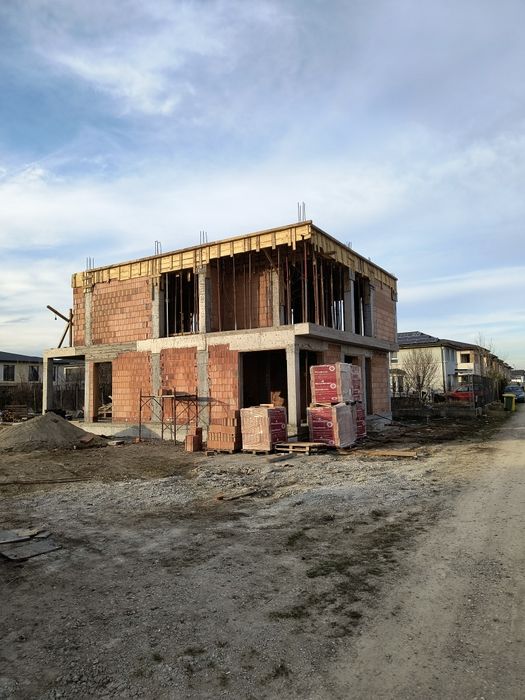 Constructii case la Roșu și finisate