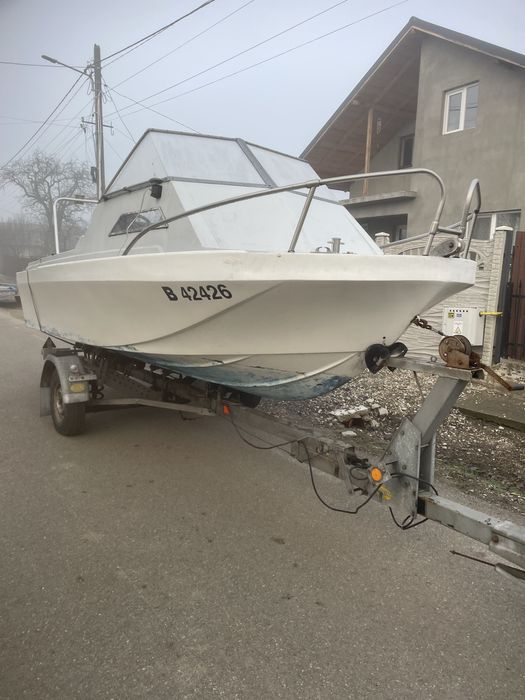 De vanare cu motor mercuri 50