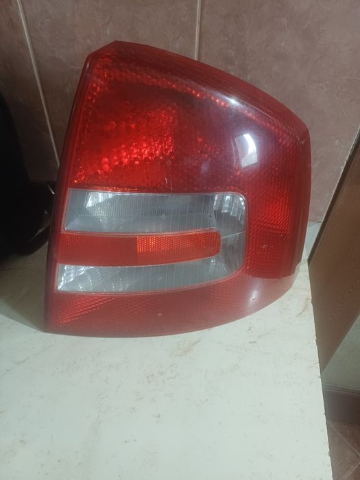 Lampă stop dreapta spate skoda octavia  2