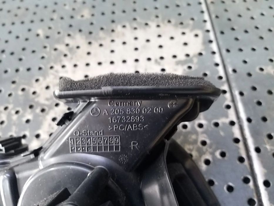 Conducta ventilatie dreapta interior mercedes c class w205 a2058300200