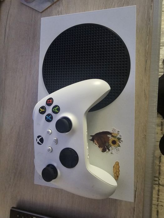 Продам xbox series s срочно!