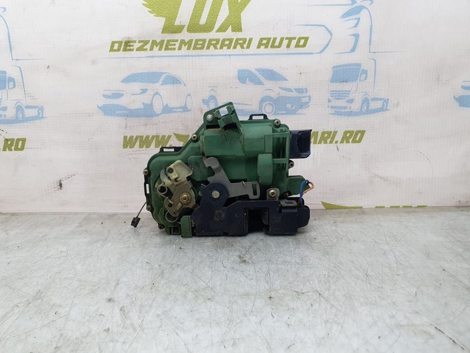 Broasca usa stanga fata C3b1837015q Volkswagen VW Passat B5.5 [faceli